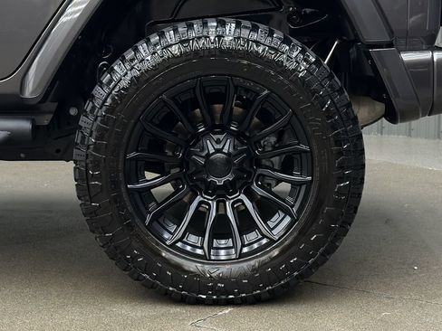 Used 2024 Jeep Wrangler Unlimited AWD/4WD image 12