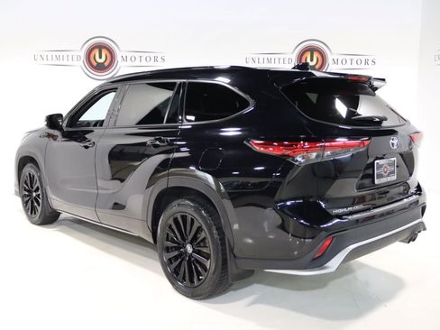 Used 2023 Toyota Highlander L image 3