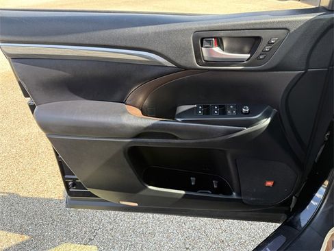 Used 2019 Toyota Highlander Limited image 19