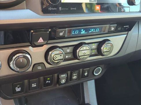 Used 2018 Toyota Tacoma TRD Sport AWD/4WD image 20