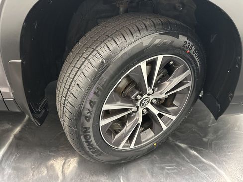 Used 2019 Toyota Highlander LE image 34