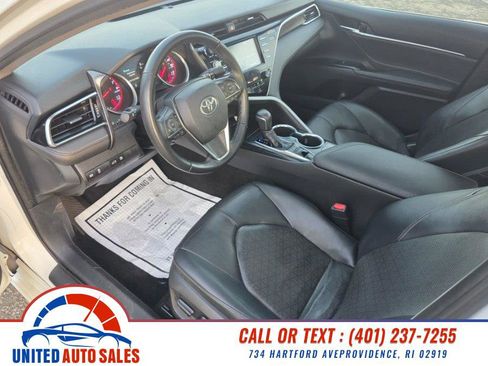 Used 2018 Toyota Camry XSE image 9