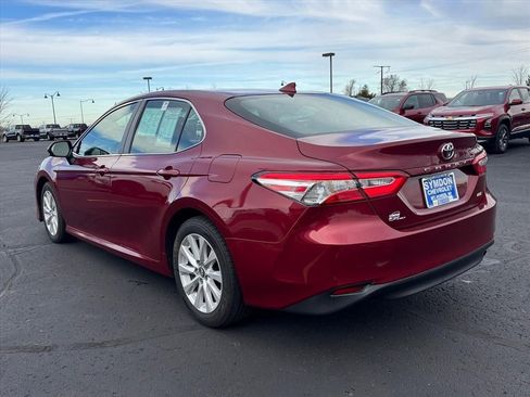 Used 2019 Toyota Camry LE image 4