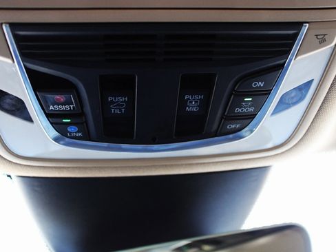 Used 2023 Acura MDX SH-AWD w/ Advance Package image 30