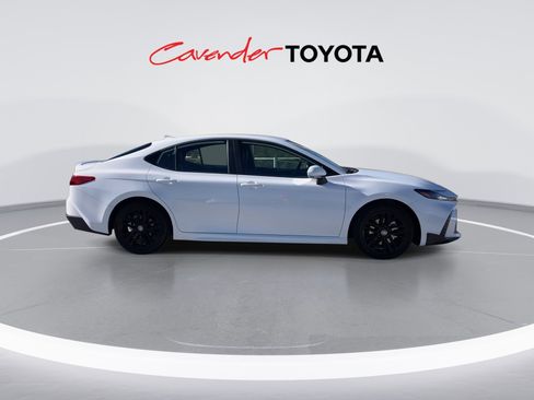 Used 2026 Toyota Camry SE image 9