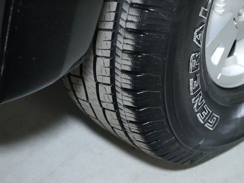 Used 2004 Chevrolet Colorado LS w/ Power Convenience Package image 38