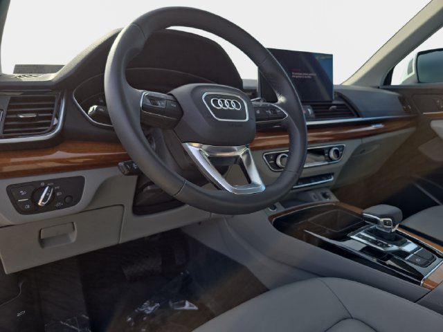 Used 2023 Audi Q5 Premium AWD/4WD image 19