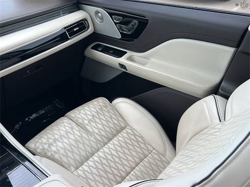 Used 2023 Lincoln Aviator Black Label w/ Jet Package image 14