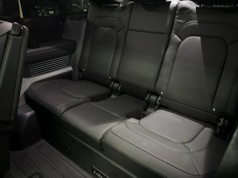 New 2025 Land Rover Defender 130 X-Dynamic SE image 28