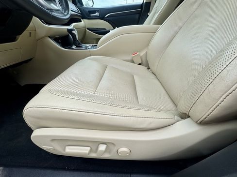 Used 2015 Toyota Highlander Limited image 27