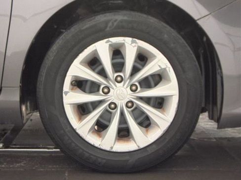 Used 2015 Toyota Camry LE image 10