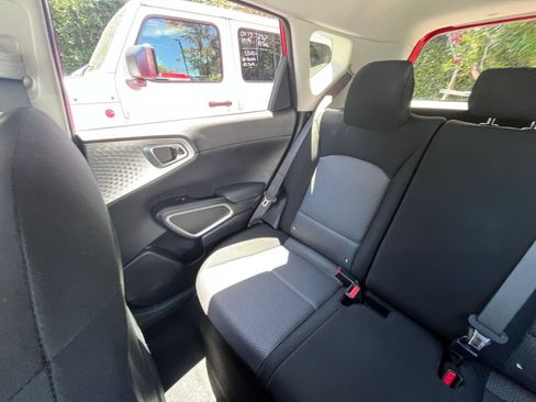 Used 2025 Kia Soul LX w/ LX Technology Package FWD image 37