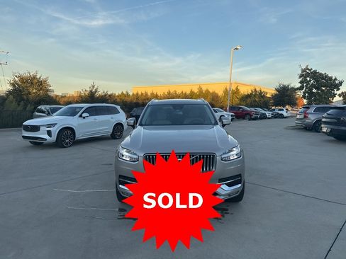 Certified 2023 Volvo XC90 B6 Ultimate w/ Lounge Package image 2