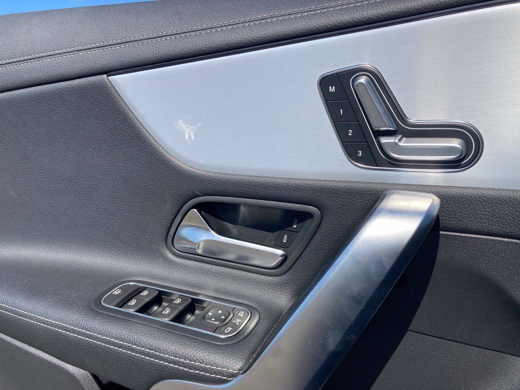 Used 2025 Mercedes-Benz CLA 250 4MATIC image 13