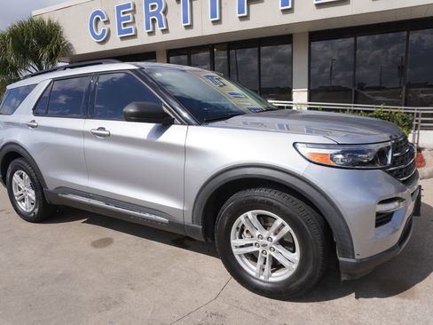 Used 2022 Ford Explorer XLT w/ Equipment Group 202A image 1