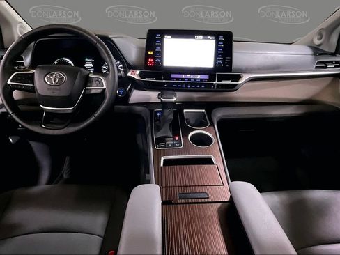 Used 2023 Toyota Sienna XLE w/ XLE Plus Package FWD image 23