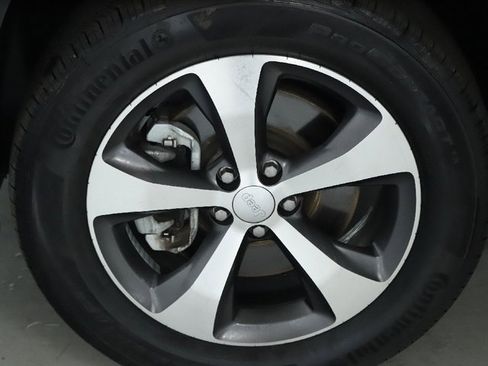 Used 2022 Jeep Cherokee Limited image 39