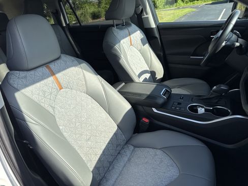 Used 2023 Toyota Highlander Bronze Edition image 35