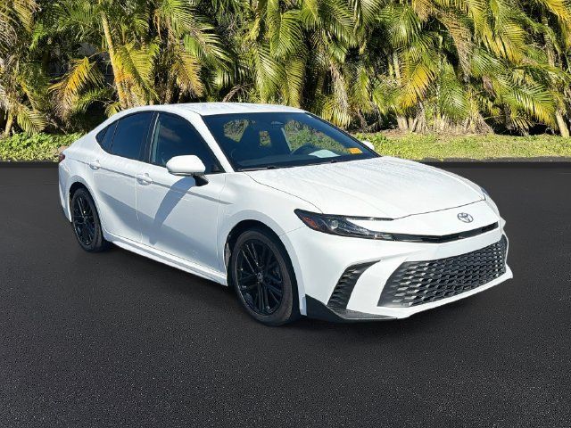 Used 2025 Toyota Camry SE FWD image 2