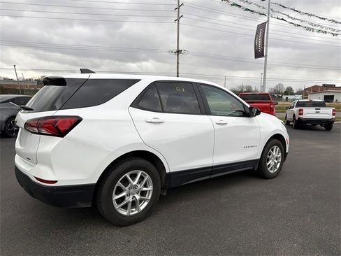 Used 2023 Chevrolet Equinox LS image 4