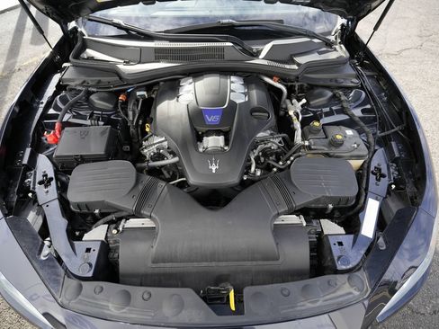 Used 2021 Maserati Ghibli S image 16