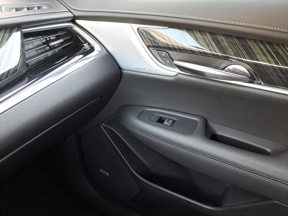 Used 2025 Cadillac XT6 Premium Luxury FWD image 31