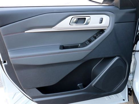 New 2025 Ford Explorer Active image 13