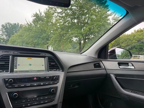 Used 2015 Hyundai Sonata Sport w/ Option Group 04 FWD image 10