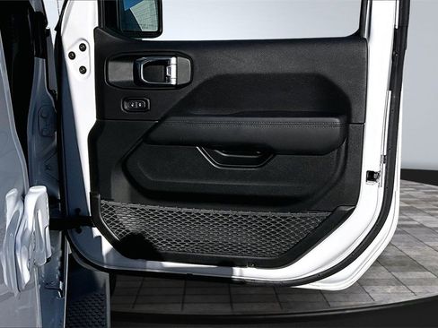 Certified 2021 Jeep Wrangler Unlimited Sahara image 25