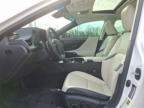 Used 2024 Lexus ES 250 w/ Premium Package image 13