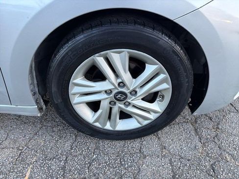 Used 2019 Hyundai Elantra SEL image 26