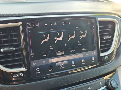 Used 2022 Chrysler Pacifica Touring-L FWD image 23