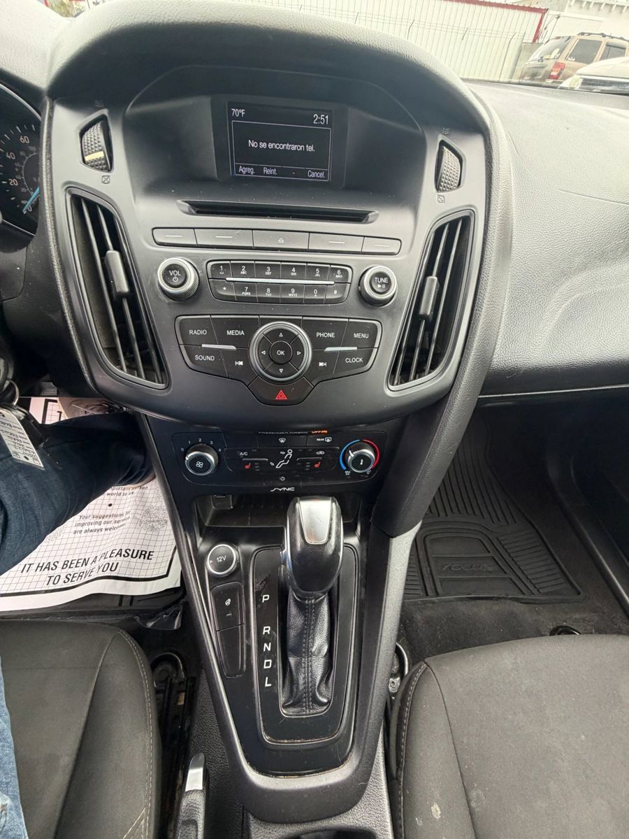 Used 2016 Ford Focus SE w/ SE Cold Weather Package FWD image 29