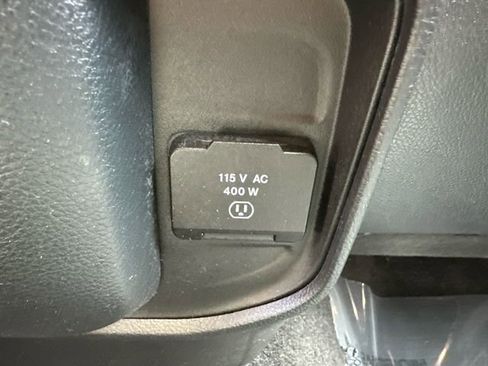 Used 2025 RAM 1500 Laramie AWD/4WD image 34