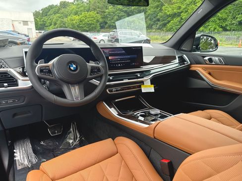 New 2026 BMW X5 xDrive40i w/ M Sport Package AWD/4WD image 11