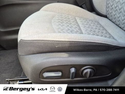 Used 2022 Chevrolet Equinox LT AWD/4WD image 13