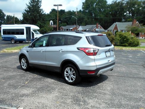 Used 2018 Ford Escape SE w/ SE Sync 3 Package FWD image 8