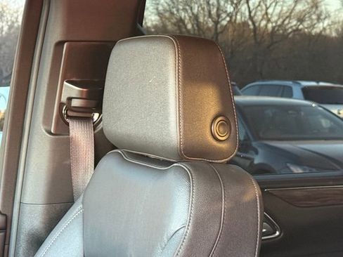 Used 2023 Chevrolet Tahoe Z71 w/ Z71 Off-Road Package image 11