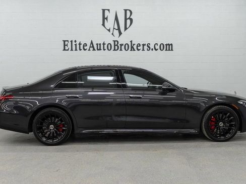 Used 2022 Mercedes-Benz S 500 4MATIC w/ AMG Line Package image 5