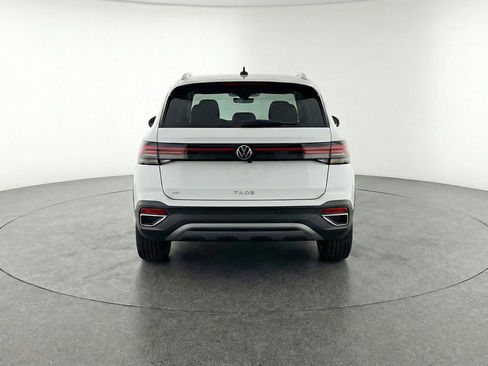 Used 2025 Volkswagen Taos SE image 7