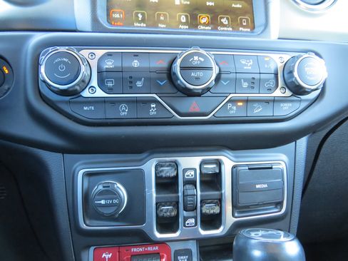 Used 2018 Jeep Wrangler Unlimited Rubicon image 29