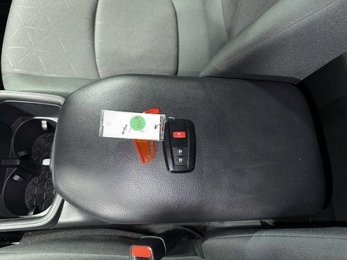 Used 2023 Toyota RAV4 XLE FWD image 31