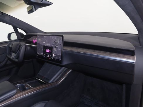 Used 2022 Tesla Model X image 50
