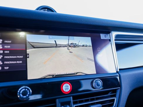 Certified 2025 Porsche Macan image 19