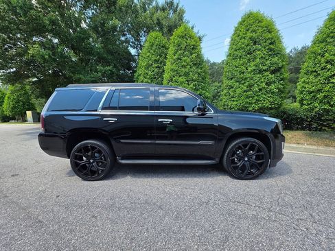 Used 2018 Cadillac Escalade Luxury AWD/4WD image 6