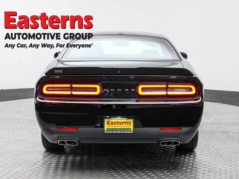 Used 2023 Dodge Challenger SXT image 6