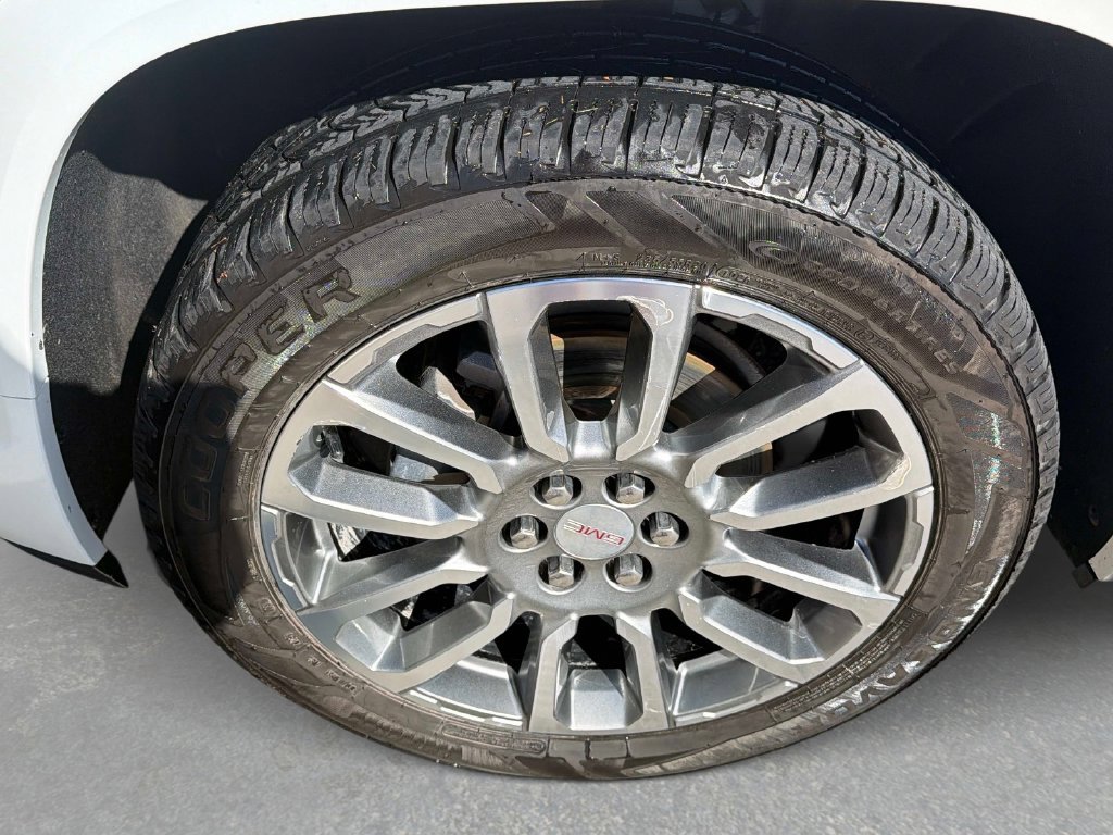 Used 2020 GMC Acadia Denali w/ Denali Ultimate Package AWD/4WD image 13