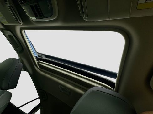 Used 2021 Subaru Crosstrek 2.5i Sport w/ Moonroof Package image 25