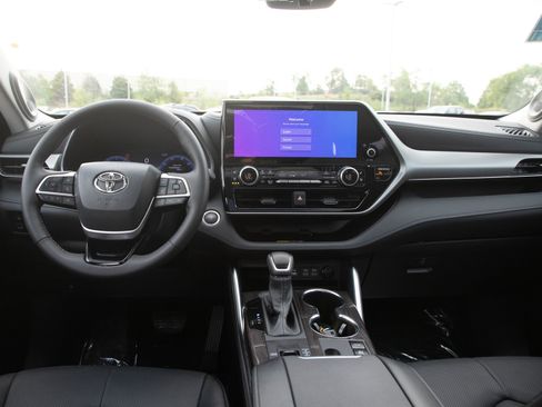 Used 2026 Toyota Highlander Platinum AWD/4WD image 18