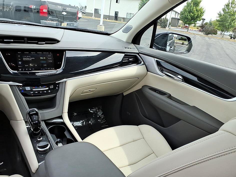 Used 2024 Cadillac XT6 Premium Luxury w/ LPO, Floor Liner Package AWD/4WD image 26